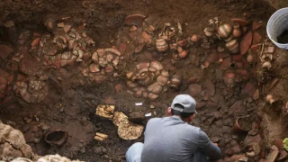 كنز داخل قبر يعود لألف عام