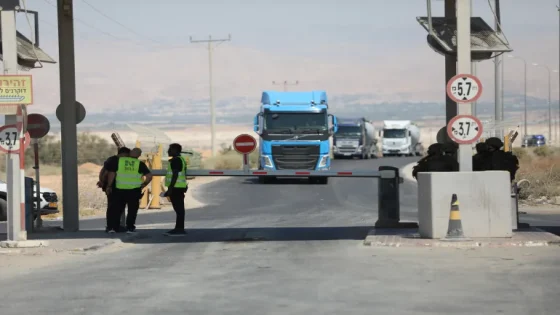 إغلاق معبر الكرامة: خنق إسرائيلي ممنهج يخنق الصناعة والتجارة الفلسطينية