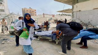 شهيد بدير البلح واصابات على شاطئ غزة ونسف منازل برفح