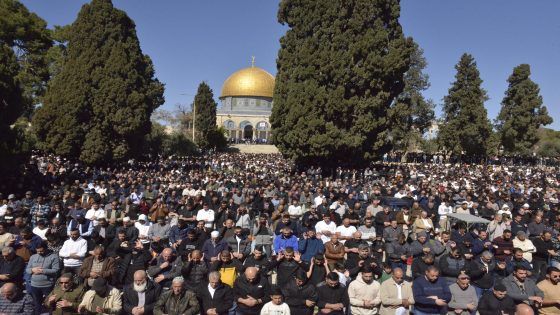 80 ألف مصلٍ يؤدون صلاة الجمعة الأولى من رمضان في المسجد الأقصى