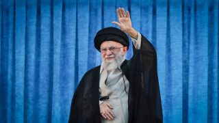 خامنئي ليس في طهران وتم نقله إلى مكان آمن