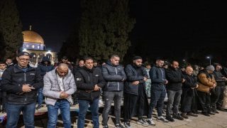 100 ألف يؤدون صلاتي العشاء والتراويح بالمسجد الأقصى