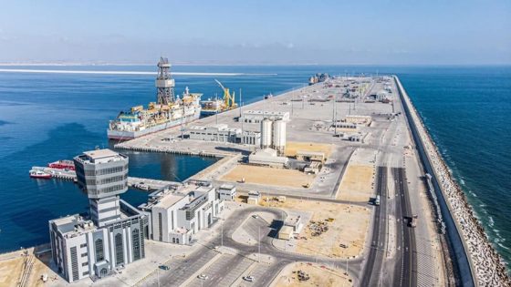 هجوم بطائرتين مسيّرتين على ميناء الدقم العُماني