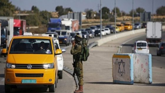 قوات الاحتلال تعيق حركة المواطنين جنوب جنين