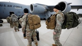 روما تنضم لمواقف “الحظر الجوي”: إيطاليا تمنع الطائرات الأمريكية من استخدام قواعد صقلية ضد إيران