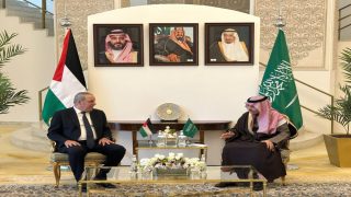 لقاء فلسطيني سعودي رفيع في الرياض لبحث التصعيد الإقليمي ودعم حل الدولتين