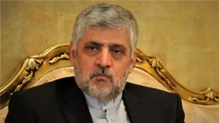 لبنان يطرد السفير الإيراني ويعلنه شخصا غير مرغوب فيه