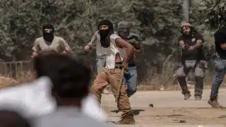 مستوطنون يهاجمون مركبات المواطنين في حوارة جنوب نابلس