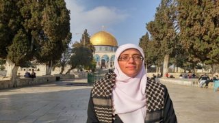 سلطات الاحتلال تُسلّم مقدسية قرارا بمنع السفر