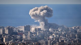 جيش الاحتلال ينذر سكان جنوب لبنان بالتوجه شمالاً وسط استمرار العدوان
