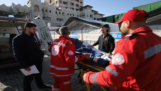 الهلال الأحمر: إجلاء 20 مريضا ومرافقا عبر معبر رفح