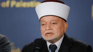 مفتي الديار الفلسطينية يدين جريمة إحراق مسجد “محمد فياض” جنوب نابلس