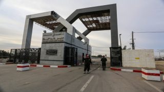 إسرائيل تعيد فتح معبر رفح بشكل جزئي