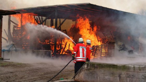 السبت الماضي تعاملنا مع 12 حالة تساقط شظايا صواريخ منذ السبت الماضي: الدفاع المدني