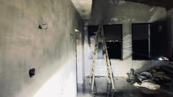 مستوطنون يحرقون غرفة زراعية شرق قلقيلية