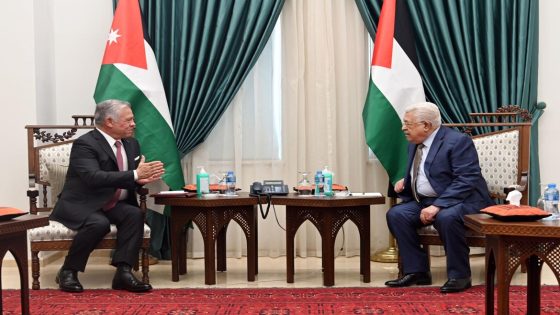 الرئيس عباس والملك عبد الله الثاني يبحثان في عمّان سبل حماية حل الدولتين ووقف العدوان