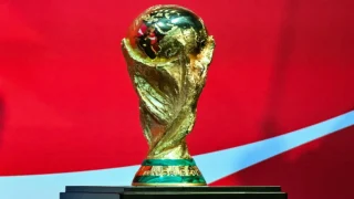 الفيفا يرفع مكافآت مونديال 2026 إلى 900 مليون دولار ويقر عقوبات “البطاقة الحمراء” لمكافحة العنصرية