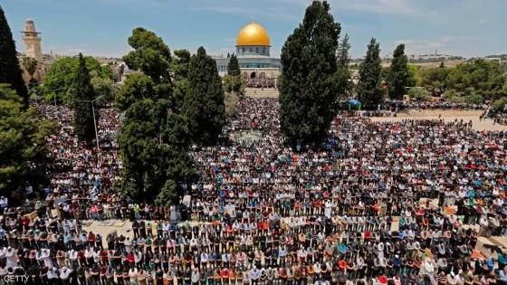 100 ألف مصلٍ يؤدون الجمعة في الأقصى بعد 40 يوماً من الإغلاق القسري