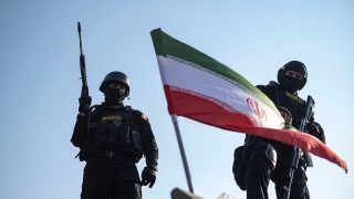 خلافاً لمزاعم ترمب.. الاستخبارات الأمريكية: النظام الإيراني “مستقر” والحرس الثوري يزداد قوة