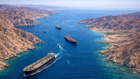 خلال 24 ساعة.. عبور 15 سفينة مضيق هرمز وهو الأعلى منذ مارس