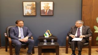 بسيسو يبحث مع القنصل الإيطالي تعزيز التعاون في مجالات الطرق والبنية التحتية وإعادة الإعمار