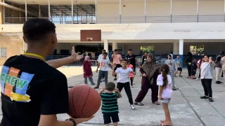 بين الركام وألعاب المشافي.. 216 طفلاً ضحايا الحرب في إيران ومبادرات لانتزاع “ابتسامة محاصرة”