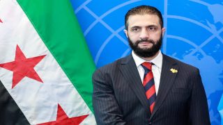 “تجاهلٌ بطعم السياسة”.. كيف أشعل صمت “الشرع” أمام مراسل إسرائيلي منصات التواصل؟