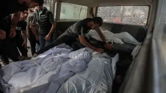 4 شهداء بقصف للاحتلال على مخيم الشاطئ