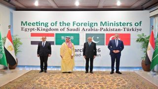 مصر وتركيا وباكستان والسعودية يناقشون سبل إنهاء الحرب في إيران