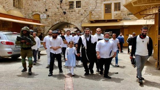 عشية “الفصح العبري”.. مستوطنون يستبيحون “باب الساهرة” ودعوات لذبح القرابين قرب الأقصى