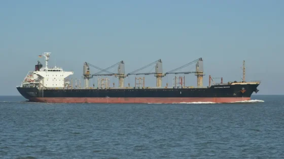 سفينة يونانية تكسر حصار “هرمز” وتعبر المضيق كأولى ثمار اتفاق الهدنة