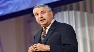فريدمان: إسرائيل “تاهت” في مستنقع نتنياهو.. وخطة ترامب هي طوق النجاة الأخير للبنان
