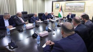 رئيس الوزراء يبحث تأسيس شركة وطنية في غزة لتدوير الركام وإنتاج البيوت المتنقلة