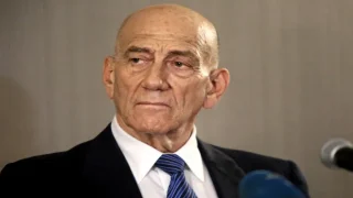 أولمرت: إسرائيل ترتكب جرائم ضد الإنسانية وتطهيرا عرقيا في الضفة الغربية