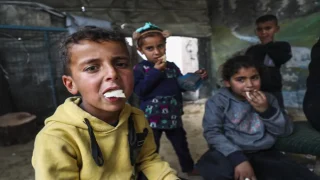 في يوم اليتيم العربي.. غزة تنزف 64 ألف يتيم بينهم 55 ألفاً “صنعتهم” الحرب الأخيرة