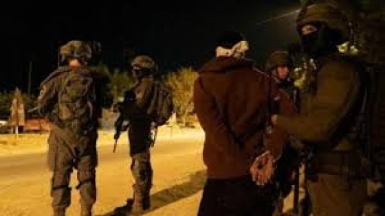الاحتلال يعتقل مواطنين من نابلس و مستعمرون يحرقون مركبتين في يطا جنوب الخليل