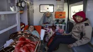 عشرات المرضى ومرافقيهم يغادرون قطاع غزة عبر معبر رفح