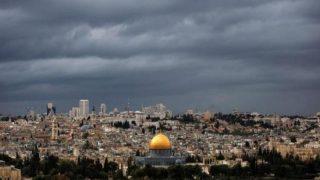 طقس فلسطين: أجواء باردة وفرص لأمطار محلية خفيفة وتحذيرات من تدني الرؤية