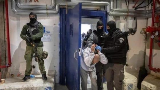 الإفراج عن 12 أسيراً من قطاع غزة بينهم سيدة عبر الصليب الأحمر