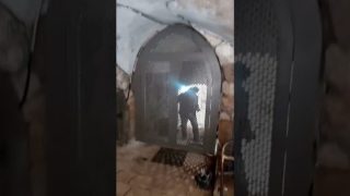 مستوطنون ينصبون بوابة حديدية في البلدة القديمة بالقدس لتضييق الخناق على المواطنين