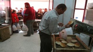 تثبيت سعر “كيلوغرام الخبز” عند 4.5 شيقل.. وزارة الاقتصاد ونقابة المخابز تُطمئنان الشارع الفلسطيني