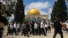 مستوطنون بقيادة المتطرف “غليك” يقتحمون باحات الأقصى