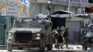 الشرطة: القبض على 3 أشخاص مشتبه بهم في تحطيم محل تجاري بالخليل ويقتحم الاحتلال عدة بلدات في محافظة جنين.