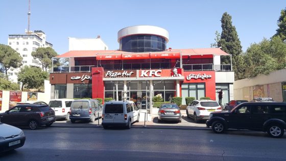 تداعيات المقاطعة.. إغلاق فرع رئيسي لـ “KFC” في رام الله احتجاجاً على دعم الاحتلال