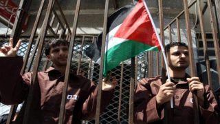 عاجل: الاحتلال يفرج عن 11 أسيراً من غزة عبر معبر كرم أبو سالم ونقلهم للفحص الطبي