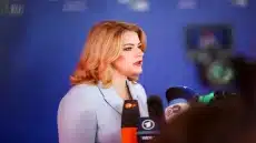استقالة رئيسة وزراء لاتفيا إيفيكا سيلينا إثر أزمة سياسية فجرتها المسيّرات الأوكرانية