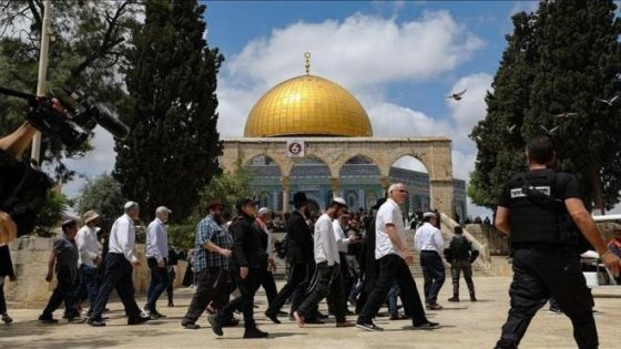 تحت حماية مشددة.. 263 مستوطناً يقتحمون باحات المسجد الأقصى المبارك