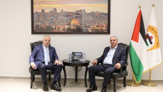 حسين الشيخ يبحث مع السفير الروسي مستجدات القضية الفلسطينية وأزمة احتجاز الأموال