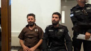 بتهم أمنية خطيرة.. الاحتلال يمدد اعتقال ناشطي “أسطول الصمود” أفيلا وأبو كشك وسط إضراب عن الطعام