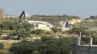 جرافات الاحتلال تهدم منزلا في شقبا غرب رام الله